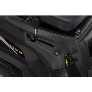 Alpina Cortacésped autopropulsado térmico AT2 66 QA - 66 cm de corte - expulsión con cubeta de 150 l - Tactic Bikes